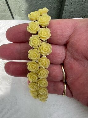 Vintage MCM Stretch Bracelet Carved Celluloid Yellow Flowers Floral Roses NICE!